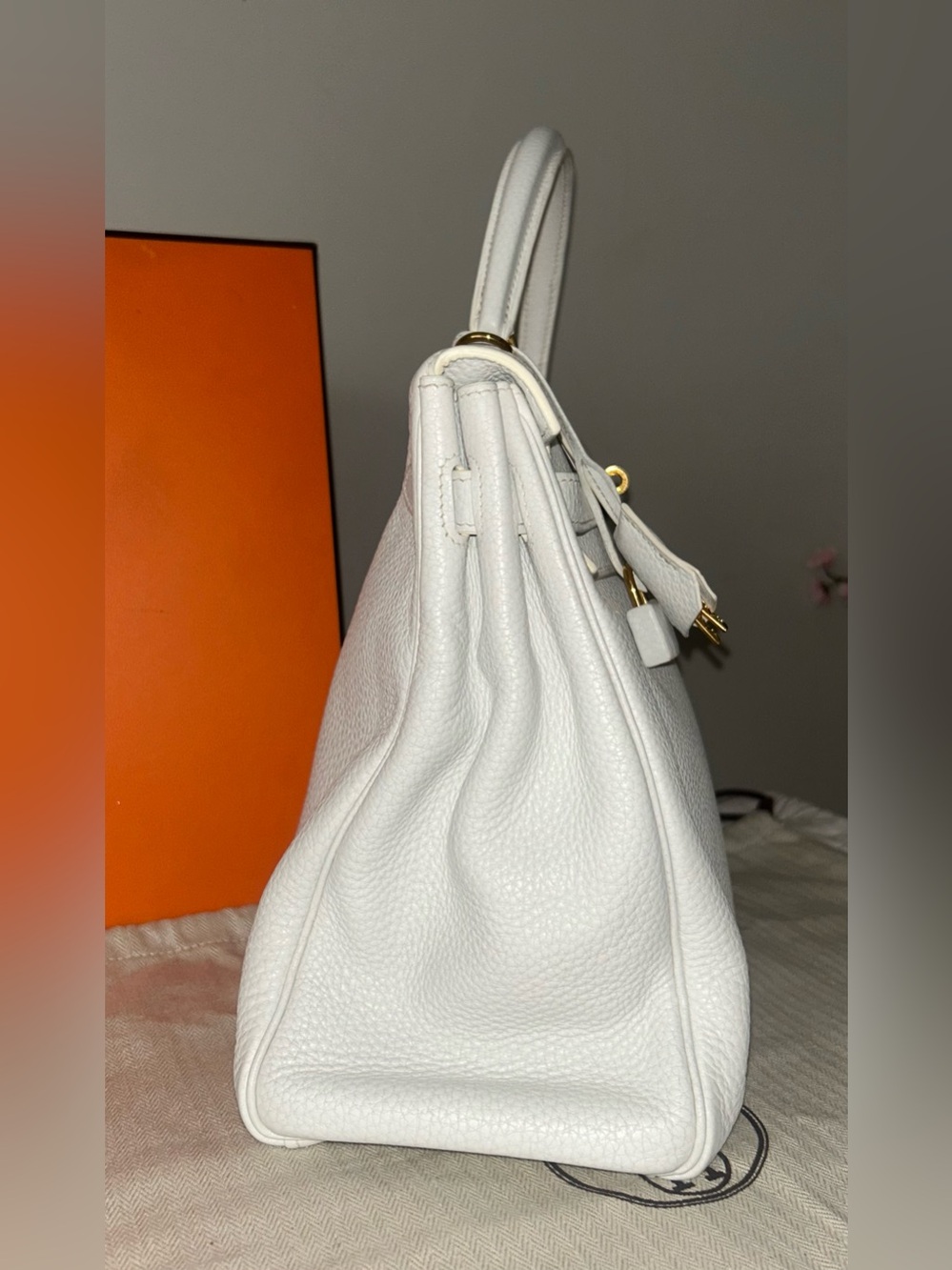 HERMÈS Kelly 35 White Blanc Clemence Leather Gold Hardware Handbag - Picture 5 of 14